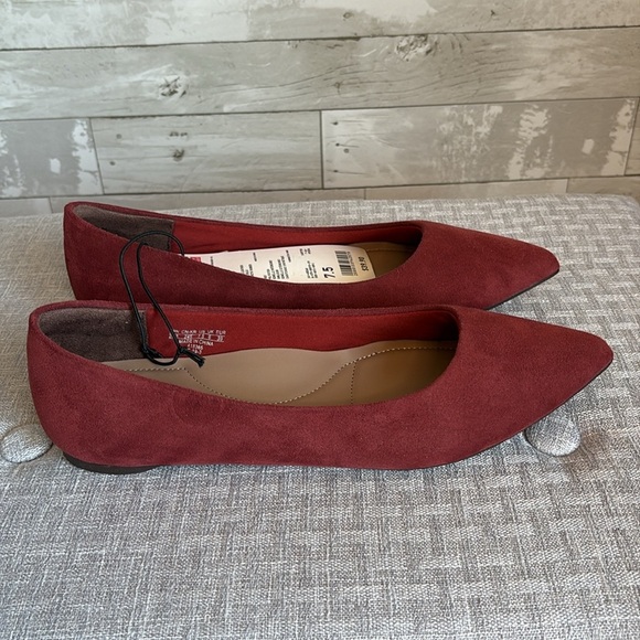 NWT UNIQLO Women's Deep Red Flat Shoes - Picture 4 of 8